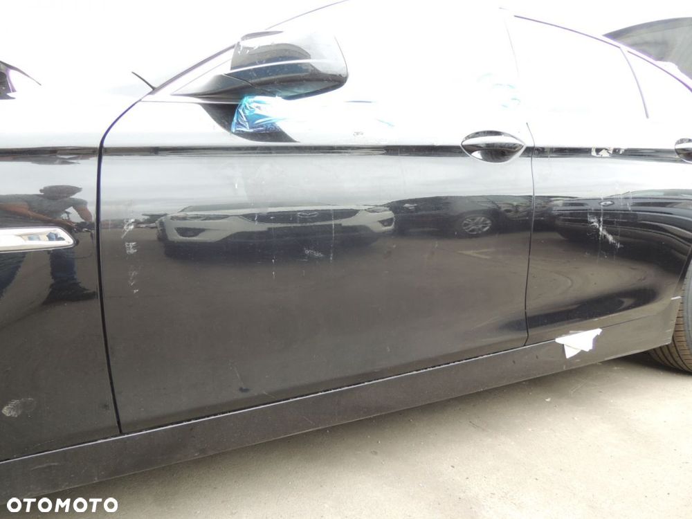 Drzwi lewy przód BMW 520D F10 '11 - 1