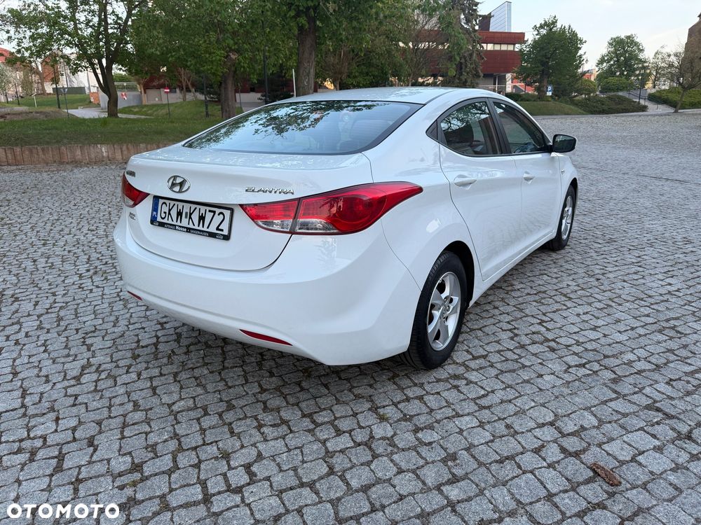 Hyundai Elantra 1.6 Comfort - 4