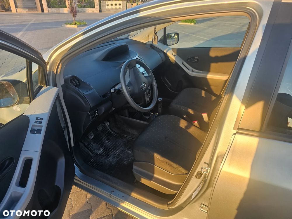 Toyota Yaris 1.3 Luna A/C - 15