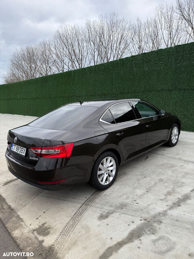 Skoda Superb 2.0 TDI DSG Ambition - 5