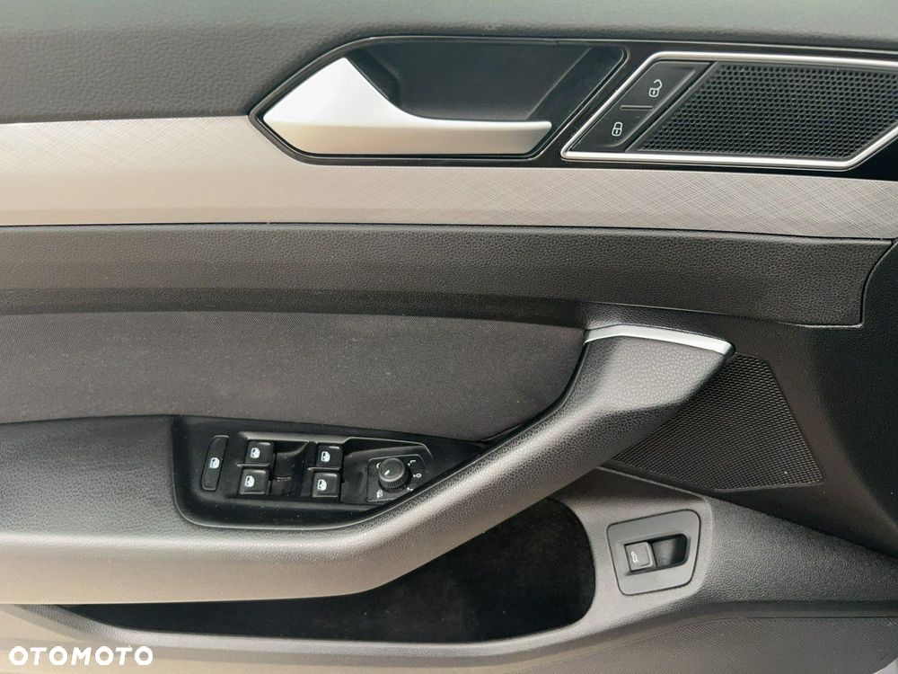 Volkswagen Passat - 14
