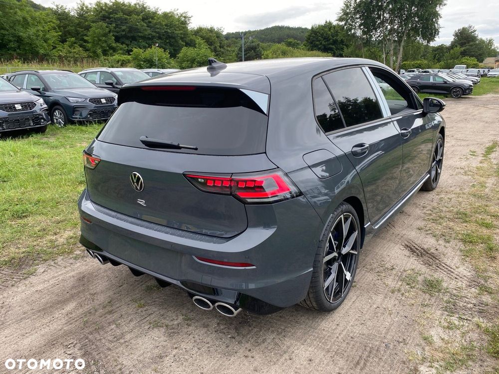 Volkswagen Golf - 6