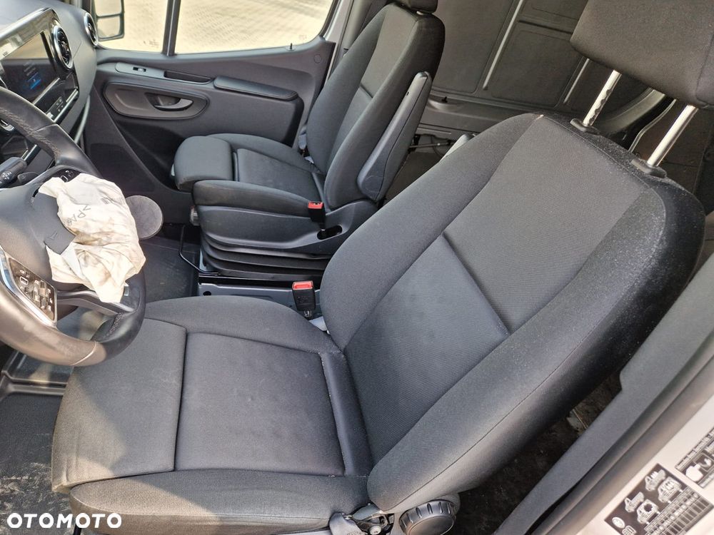 Mercedes-Benz Sprinter - 14