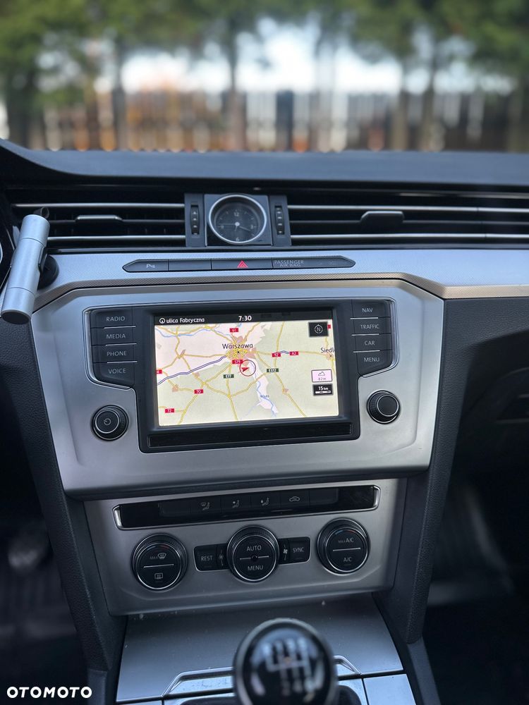 Volkswagen Passat 1.8 TSI BMT Comfortline - 12