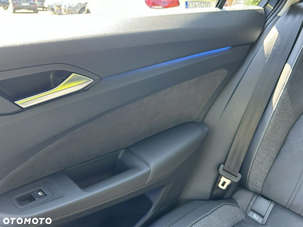 Volkswagen Golf - 32
