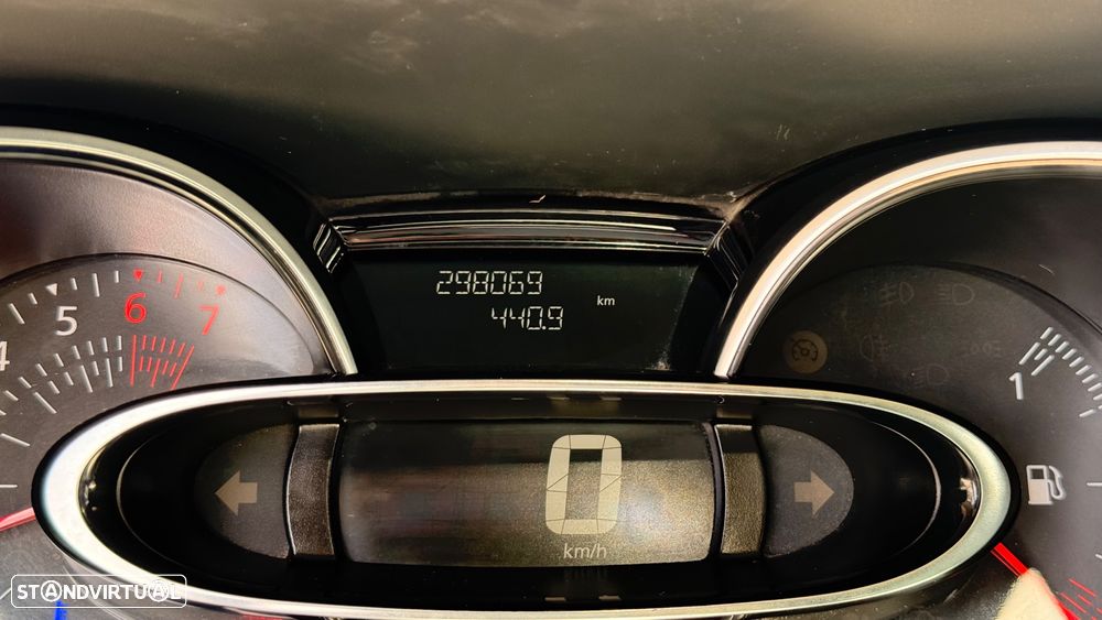 Renault Clio 0.9 TCe Limited Bi-Fuel - 13