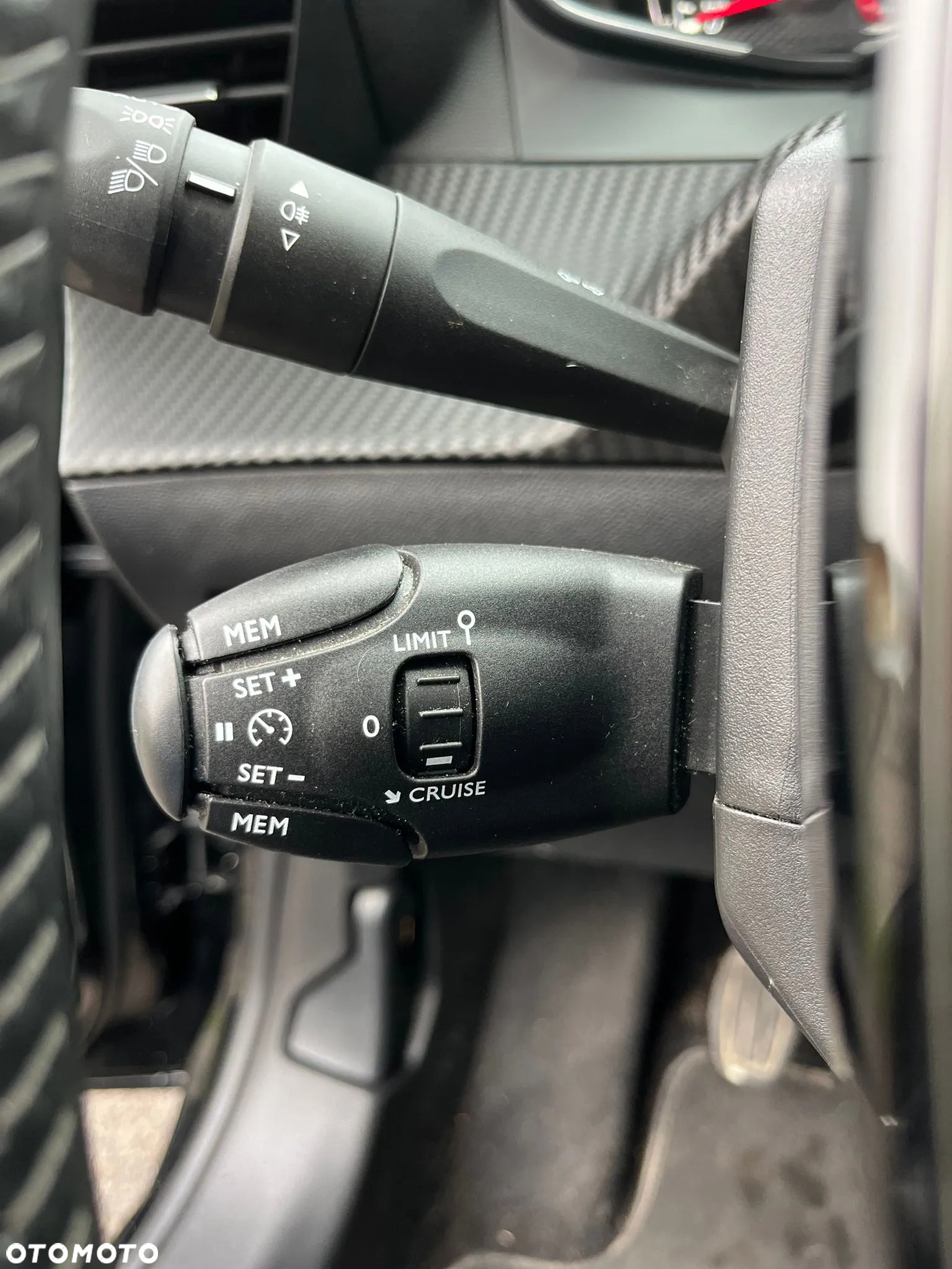 Peugeot 208 - 15