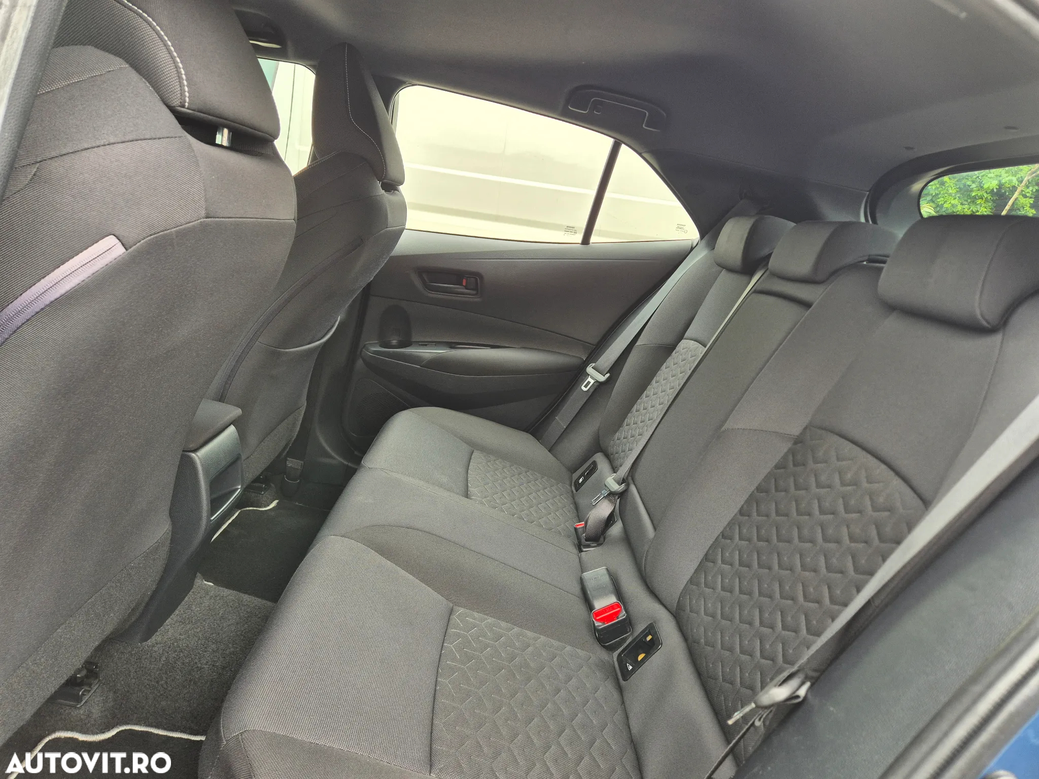 Toyota Corolla 1.8 HSD Business - 19