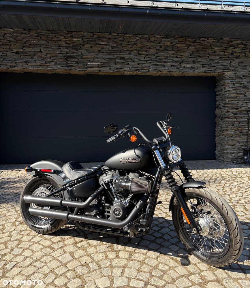 Harley-Davidson Softail Street Bob - 1