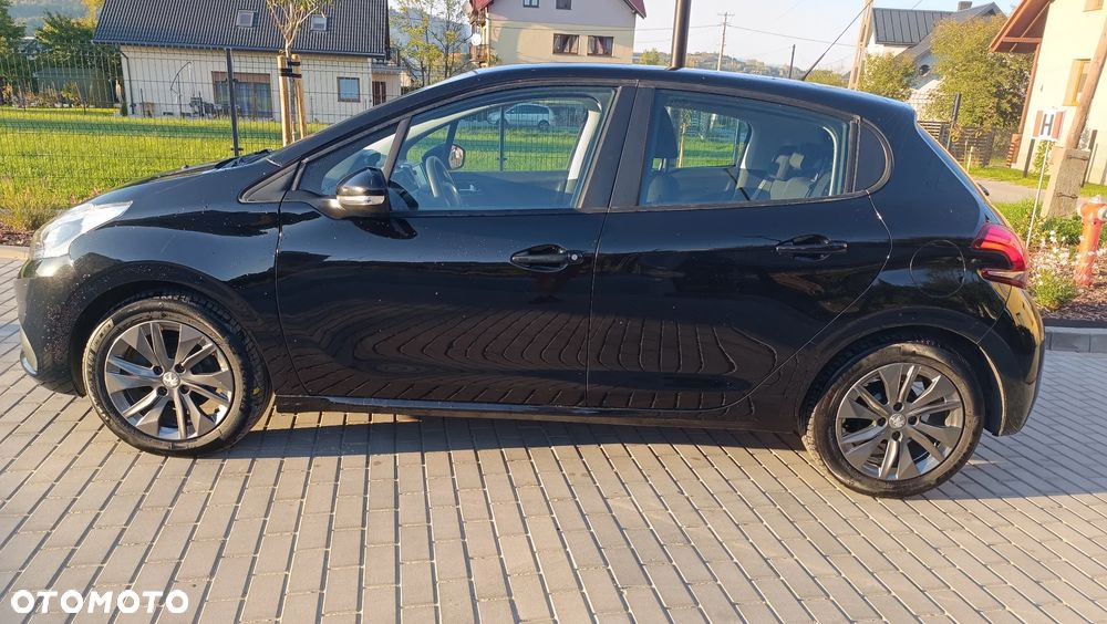 Peugeot 208 - 16