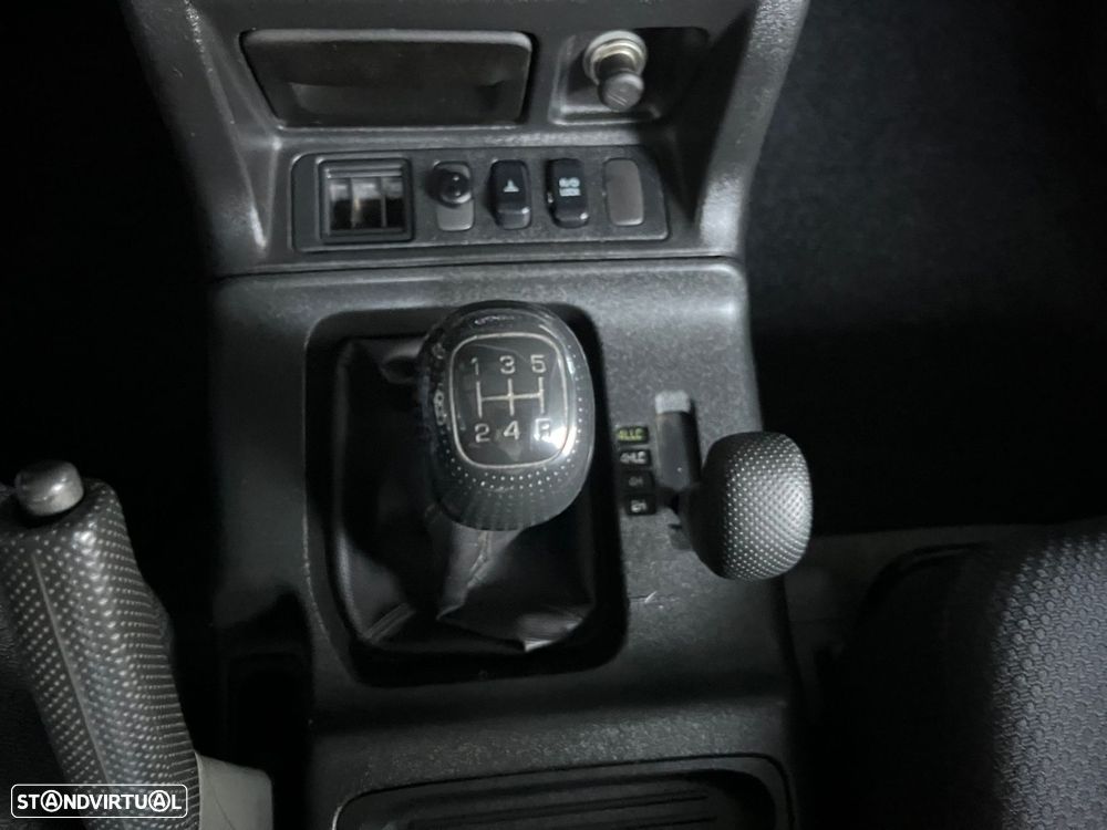 Mitsubishi Pajero 3.2 DI-D GLS - 33