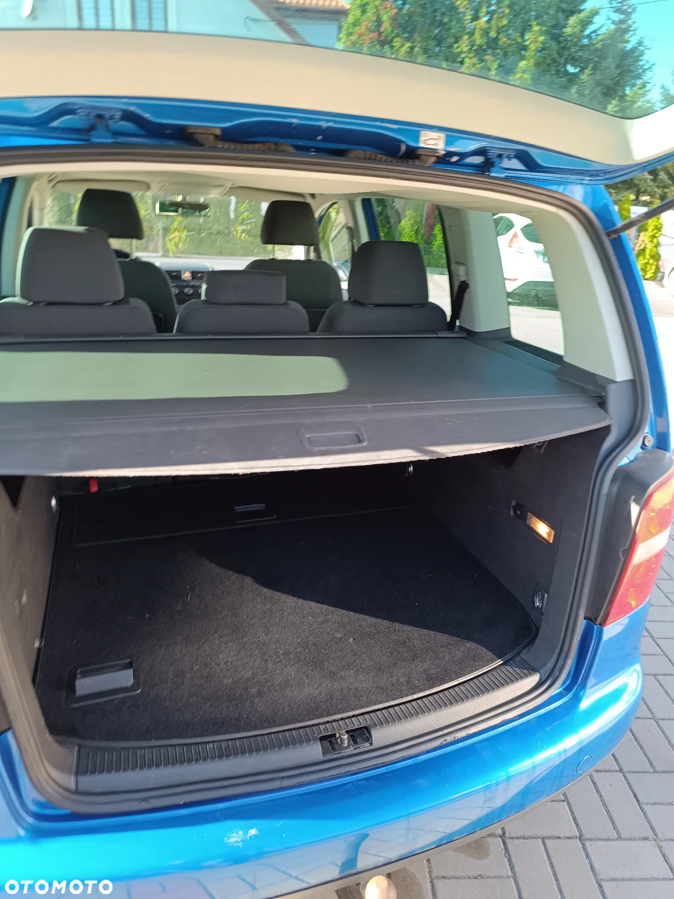 Volkswagen Touran 2.0 TDI Trendline DSG - 12