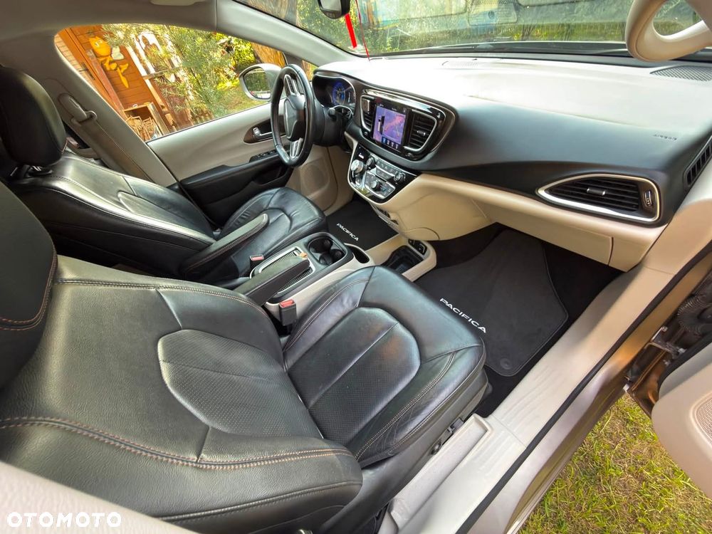 Chrysler Pacifica - 20
