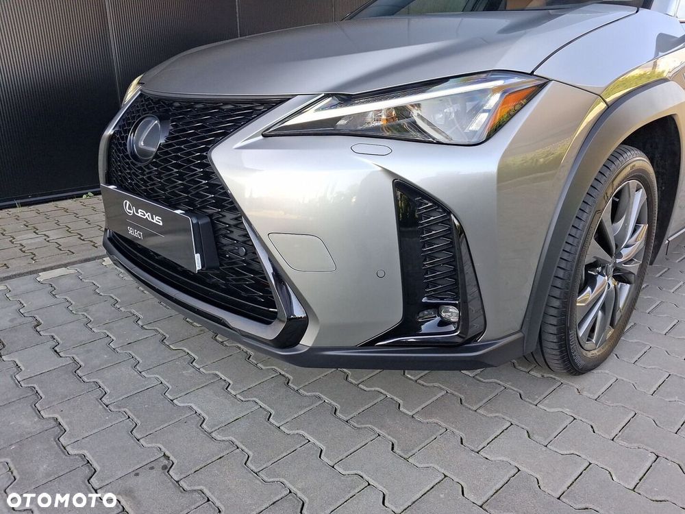 Lexus UX 300h F Sport Design - 28