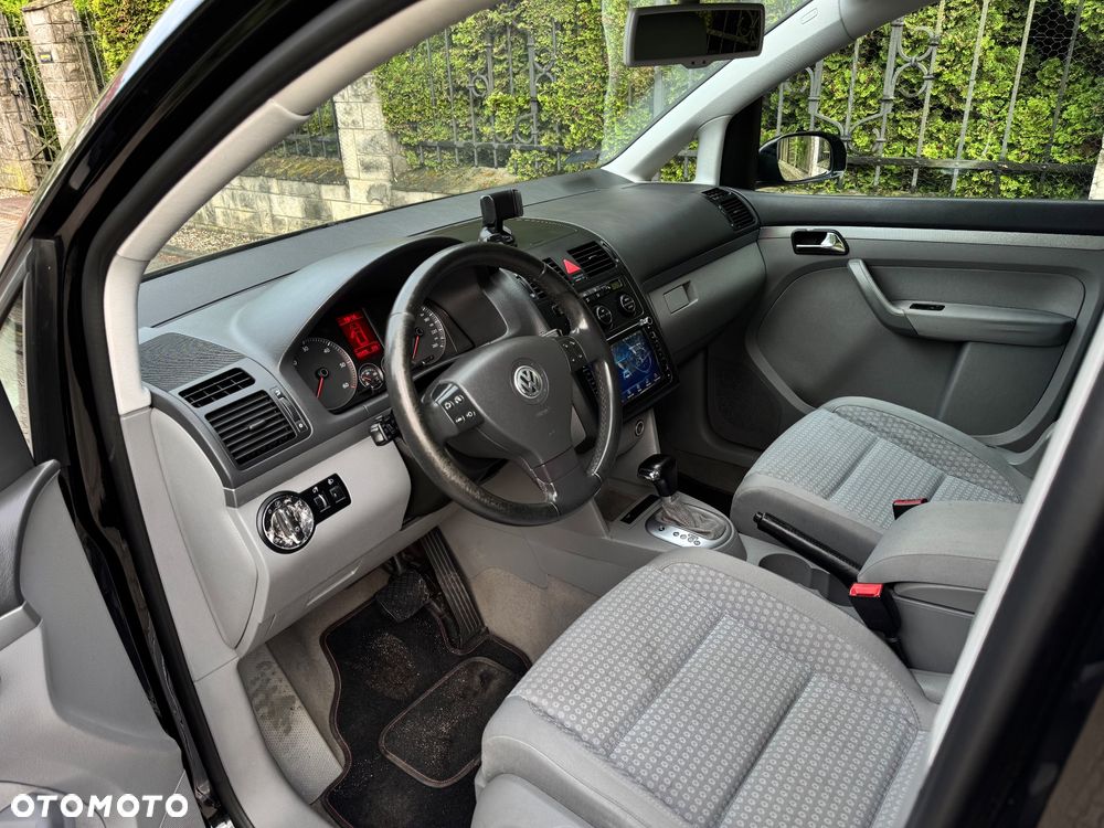 Volkswagen Touran 1.9 TDI Conceptline DSG - 14