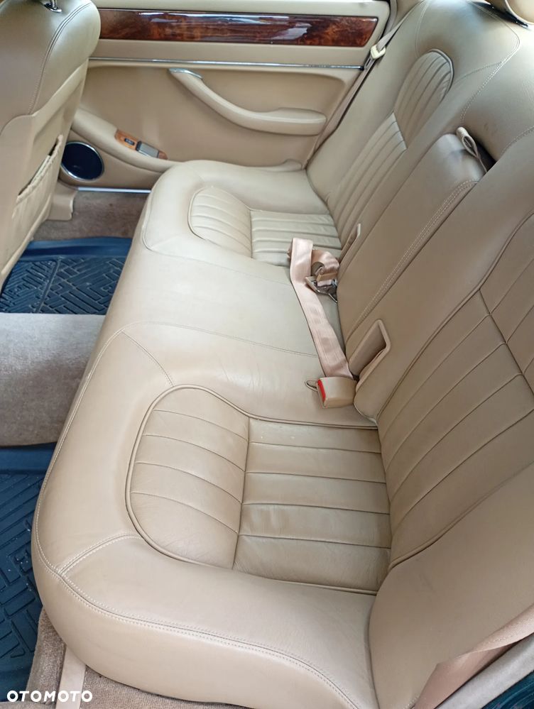 Jaguar XJ - 11