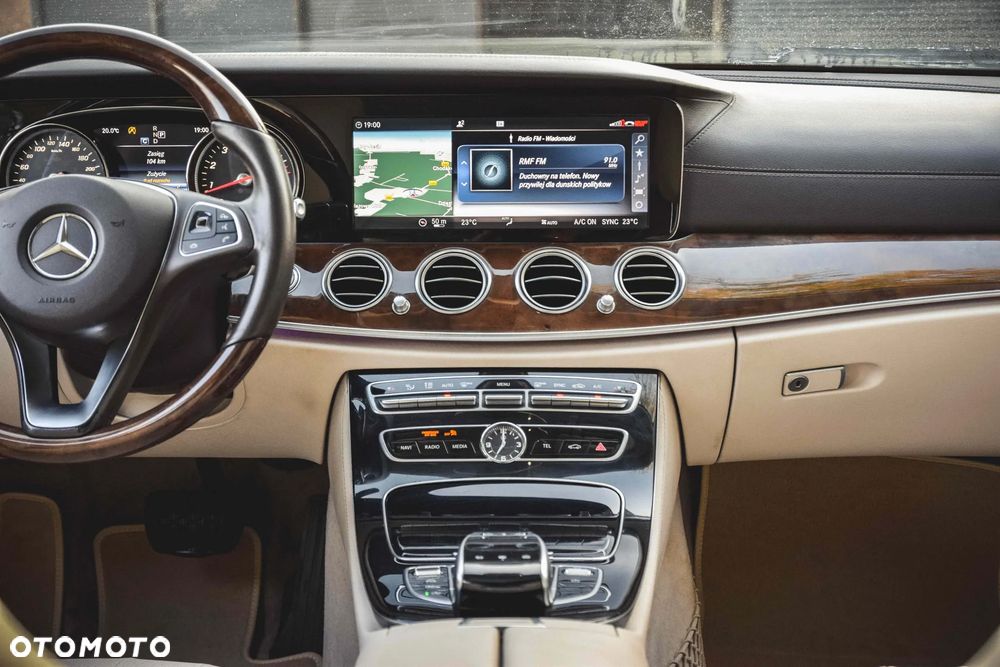 Mercedes-Benz Klasa E 300 9G-TRONIC Avantgarde - 32