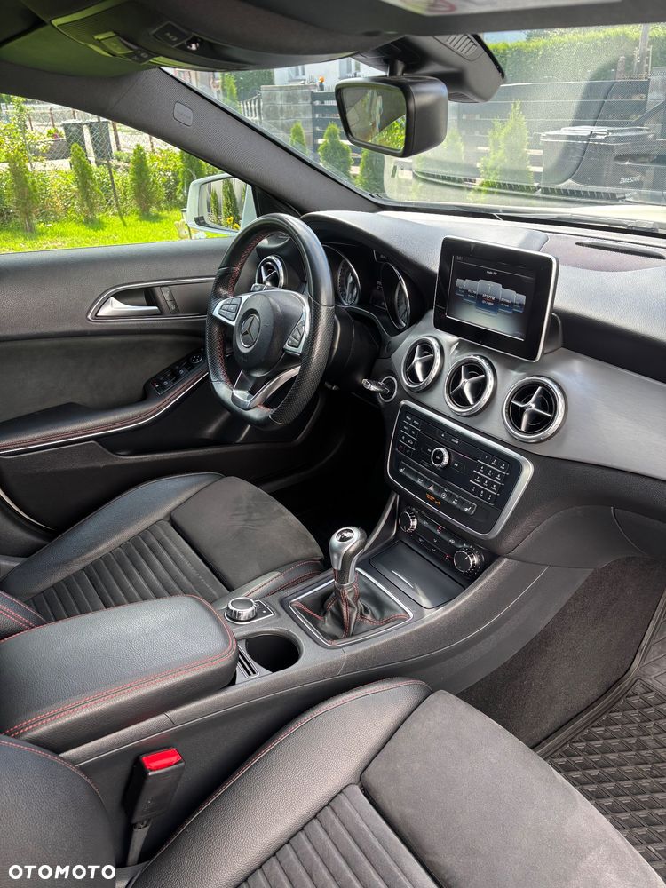 Mercedes-Benz GLA 180 AMG Line - 8