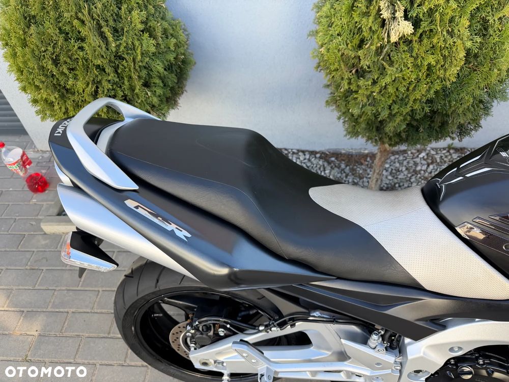 Suzuki GSR - 20