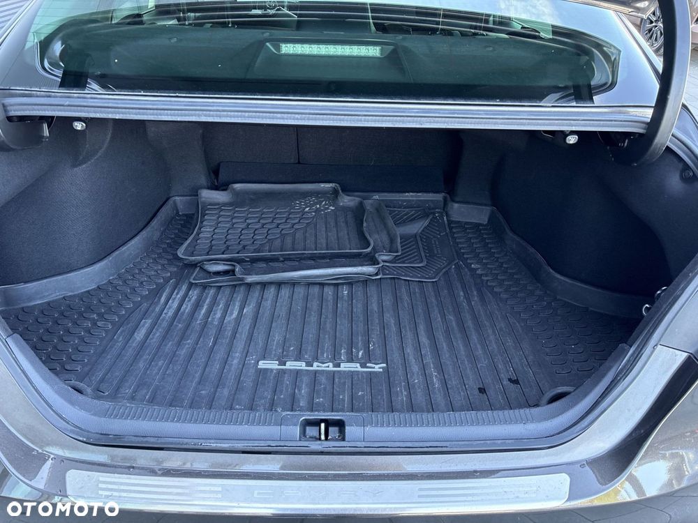 Toyota Camry 2.5 Hybrid Prestige CVT - 17