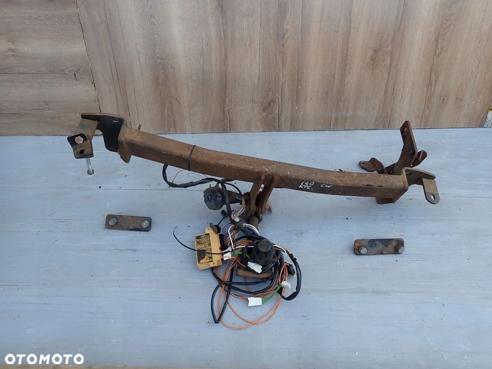 HYUNDAI i40 11-18 HAK HOLOWNICZY - 1