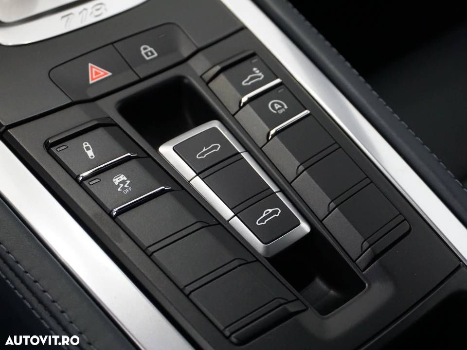 Porsche Boxster 718 PDK - 18