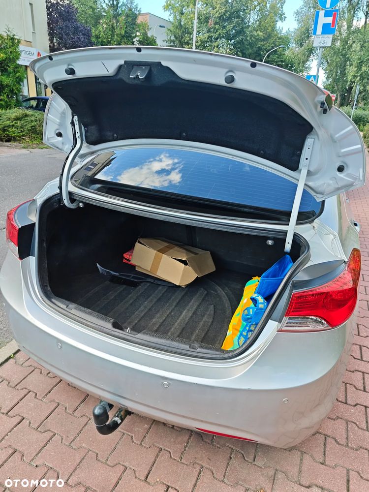 Hyundai Elantra 1.6 Comfort - 10