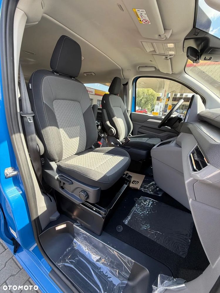 Volkswagen Caravelle - 13