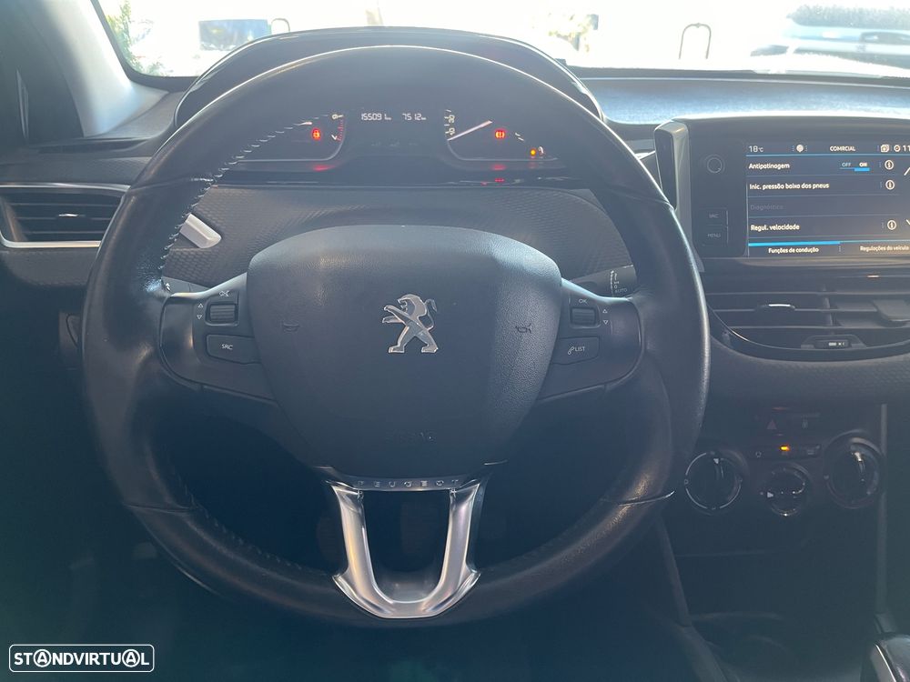 Peugeot 208 1.2 PureTech Signature - 21