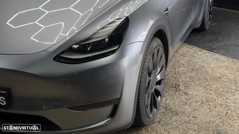 Tesla Model Y Performance Dual Motor AWD - 9