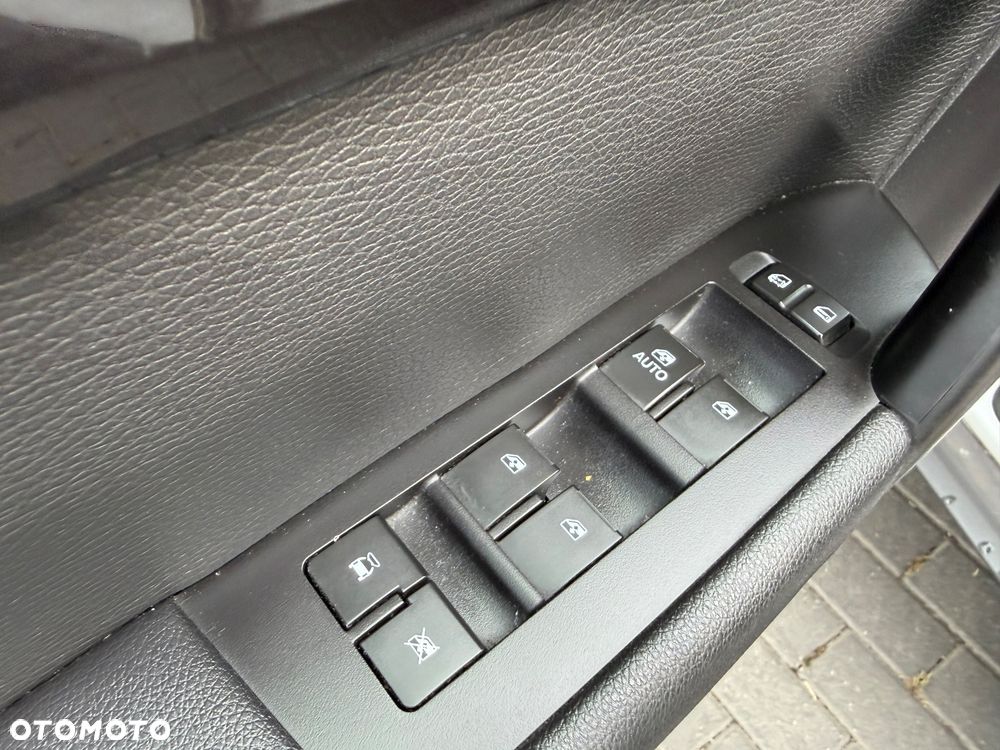 Chevrolet Captiva 2.2 d LTZ - 17