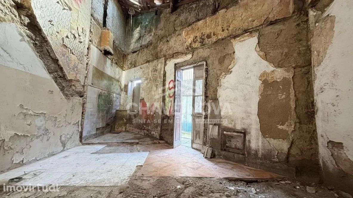 Moradia em Banda p/ Recuperar, Junto a Ponte Infante, Porto - Grande imagem: 5/9