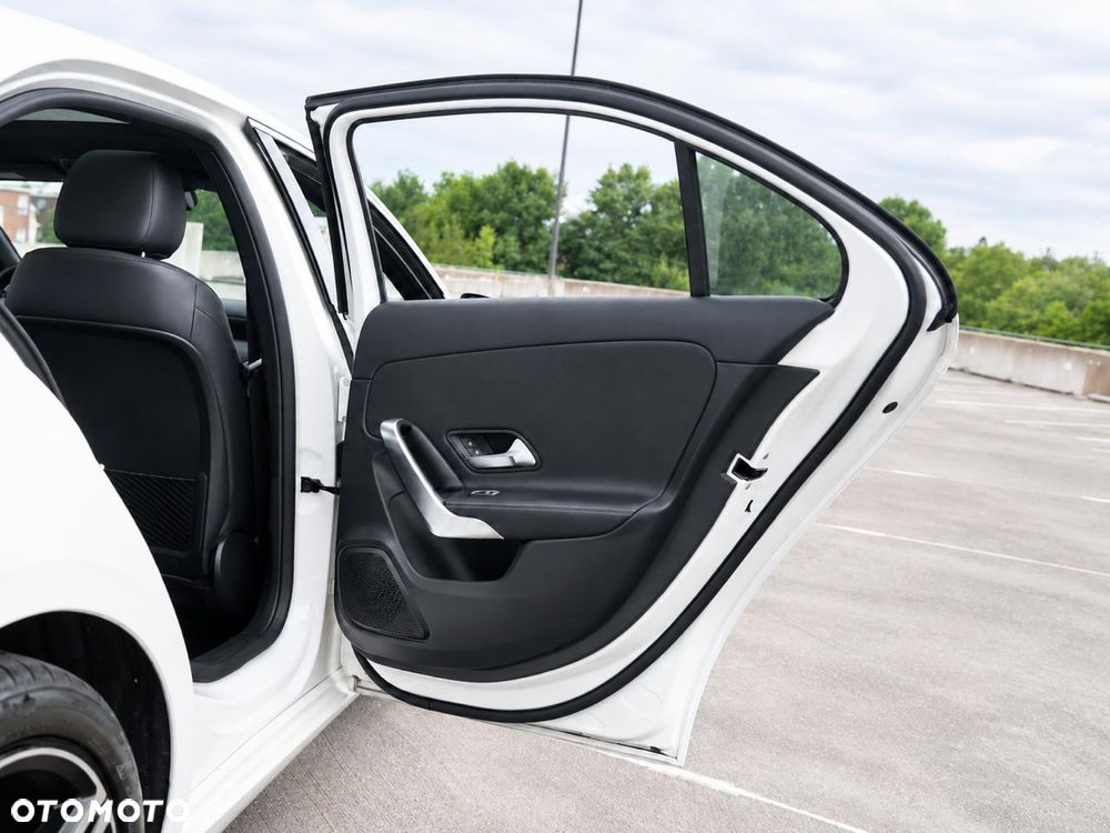Mercedes-Benz Klasa A 220 4Matic 7G-DCT - 32