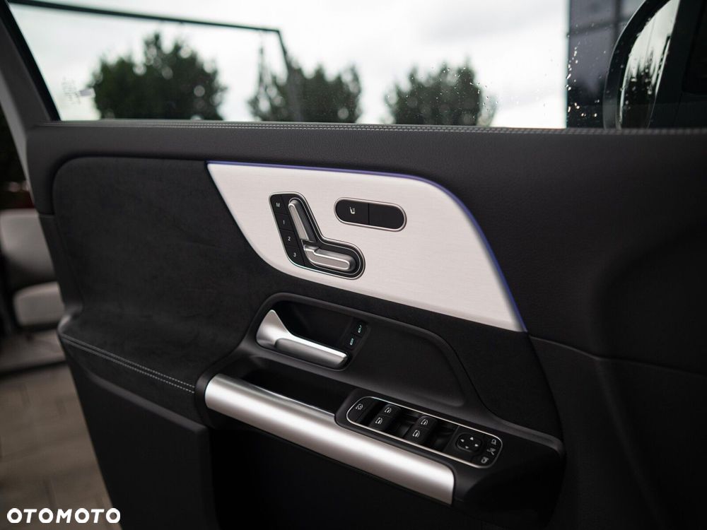 Mercedes-Benz GLA - 28