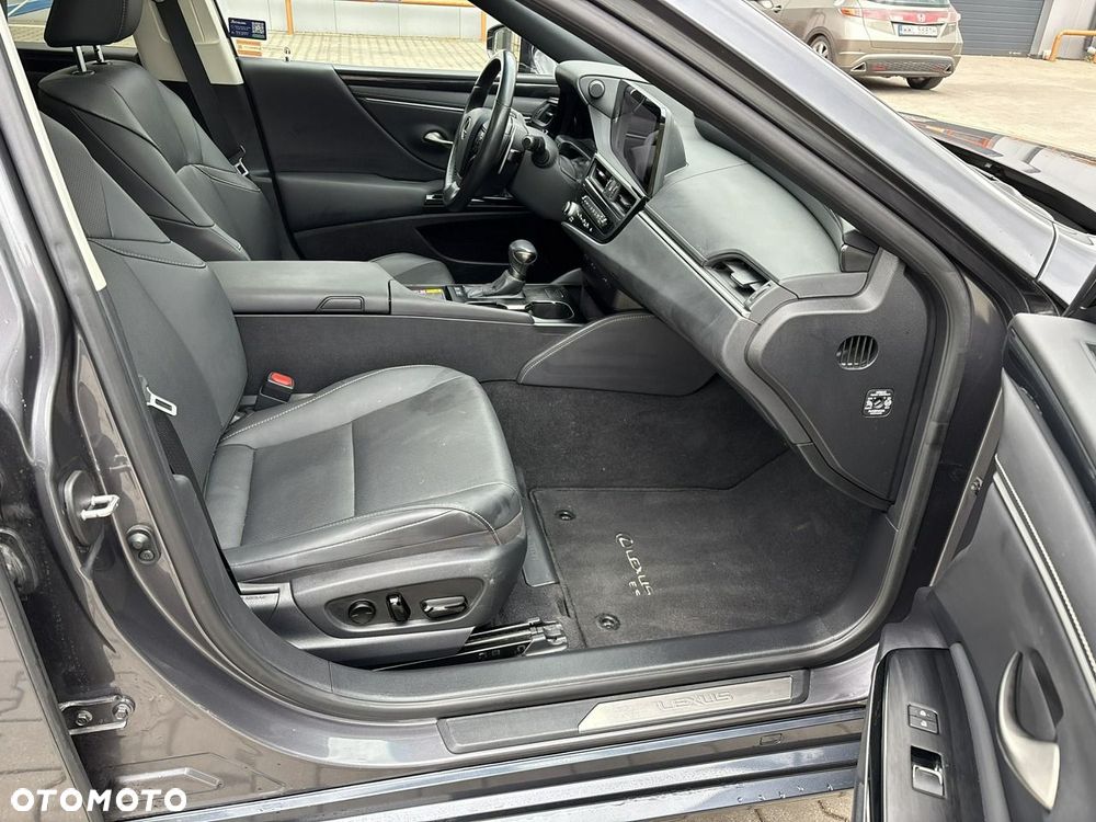 Lexus ES 300h Business Edition - 18