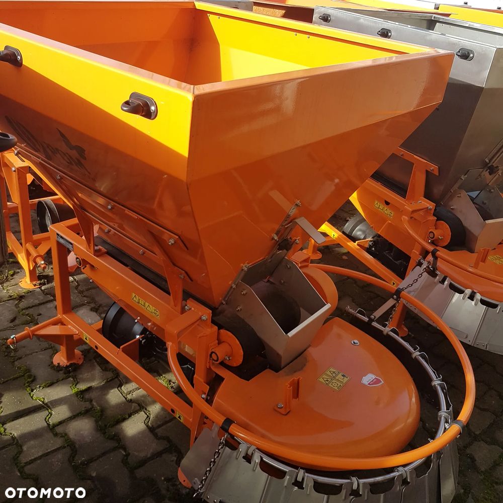 POM Augustów Piaskarka rozsiewacz nawozów MOTYL 400kg, 600kg - 5