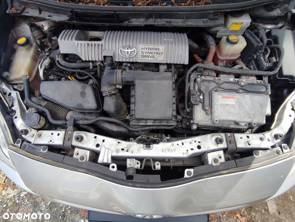 Toyota Prius 1.8 HSD Prestige - 9