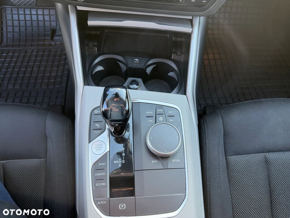 BMW Seria 3 320d xDrive Advantage - 12