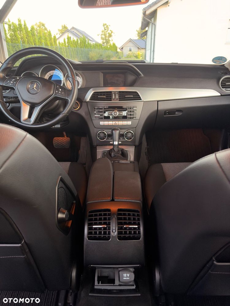 Mercedes-Benz Klasa C 180 CGI Automatik BlueEFFICIENCY Avantgarde - 8