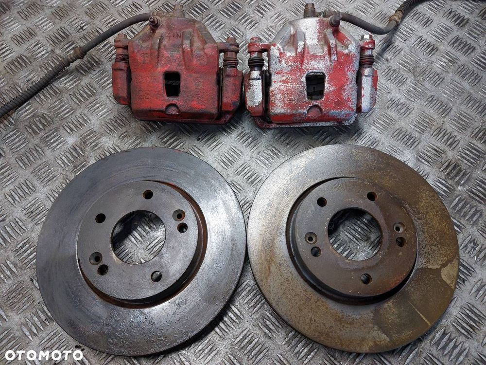 TARCZE HAMULCOWE PRZÓD + KLOCKI + ZACISKI HYUNDAI TUCSON I 2.0 CRDI - 2