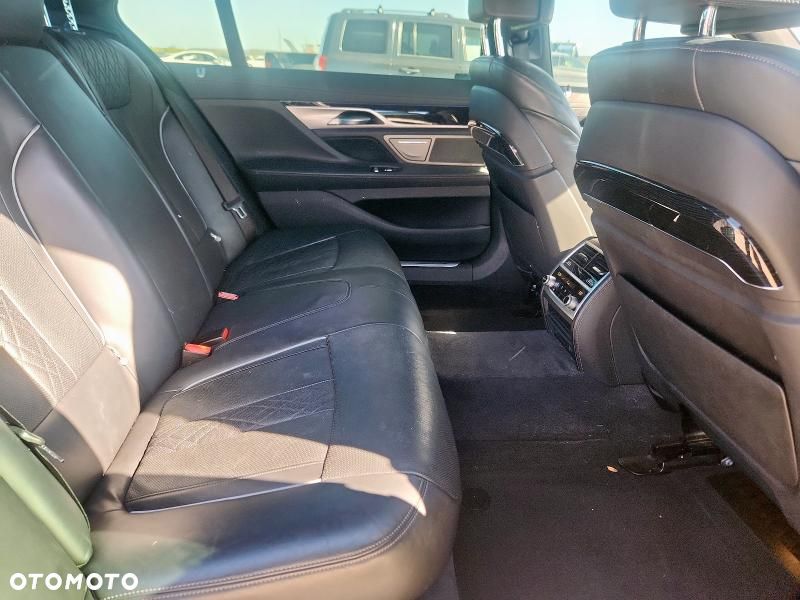 BMW Seria 7 750i xDrive - 9