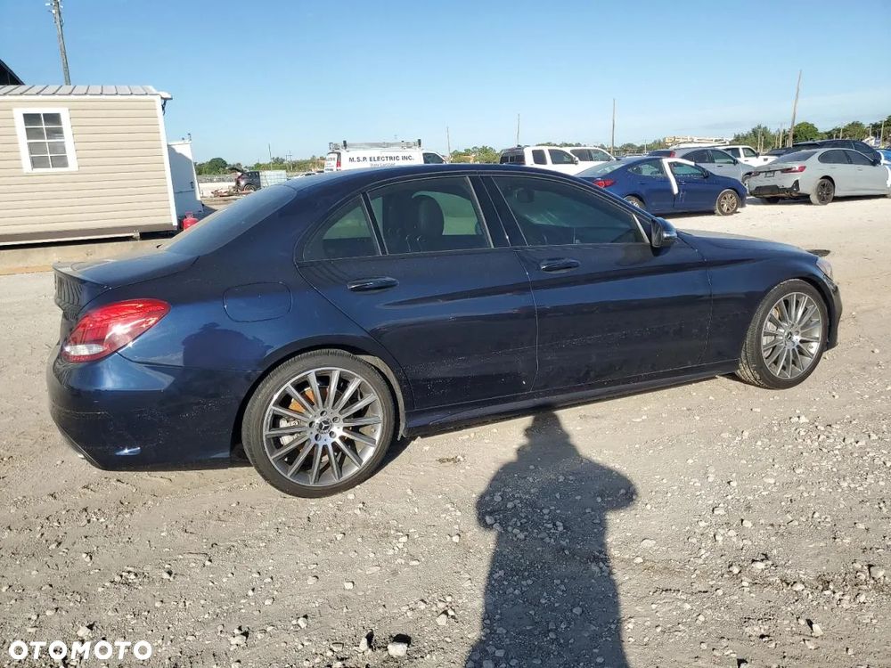 Mercedes-Benz Klasa C 300 9G-TRONIC - 4