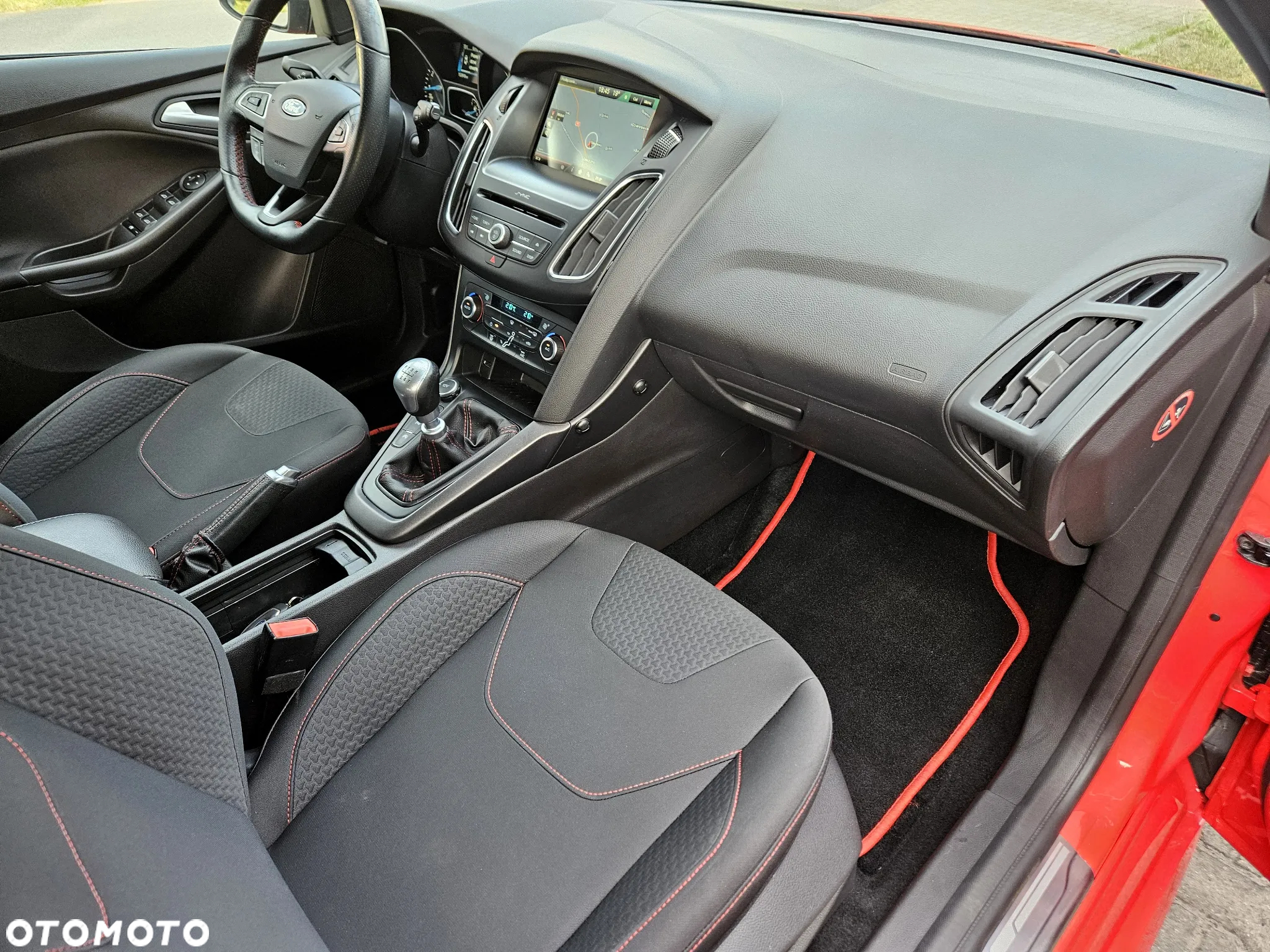 Ford Focus 1.0 EcoBoost Hybrid ST-LINE - 13