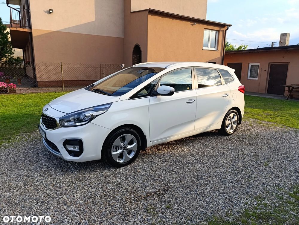 Kia Carens - 10