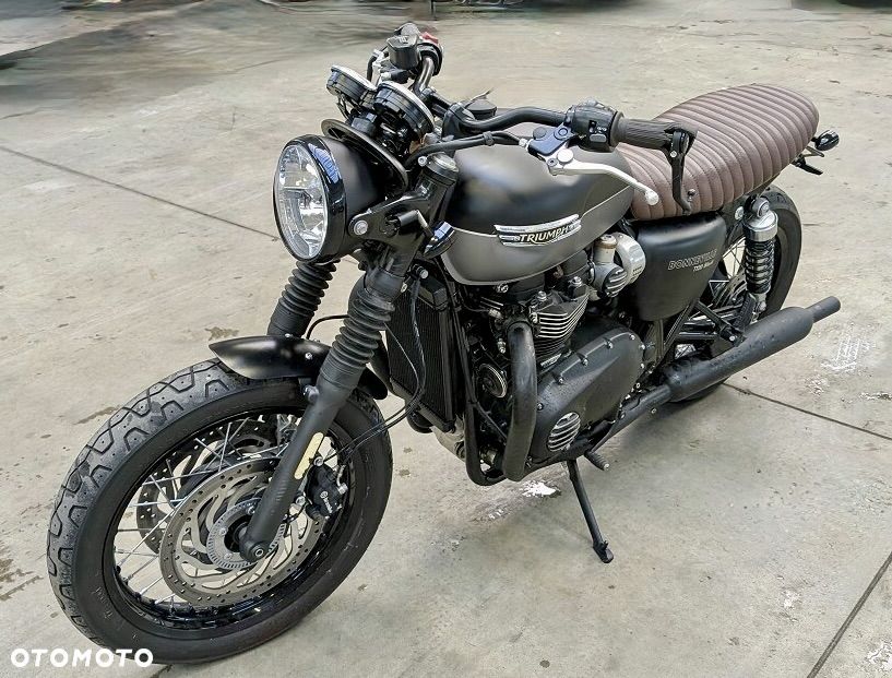 Triumph Bonneville - 1