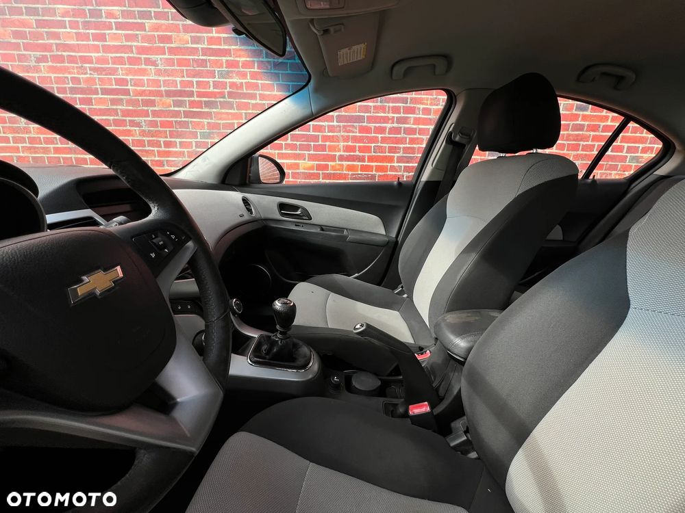 Chevrolet Cruze - 12