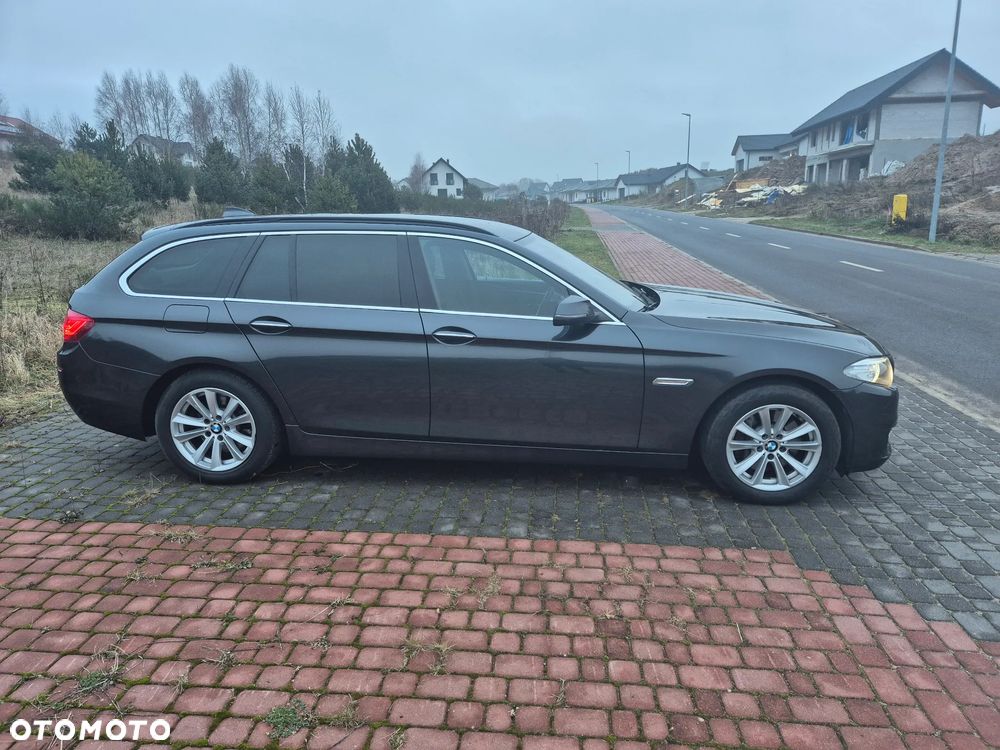 BMW Seria 5 525d xDrive Sport-Aut - 2