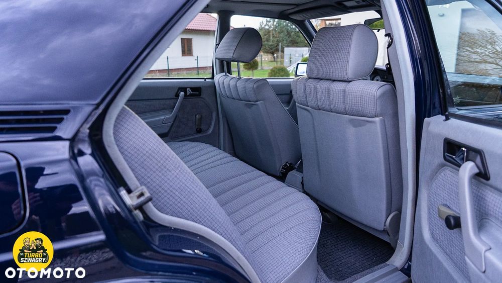 Mercedes-Benz W201 (190) - 11