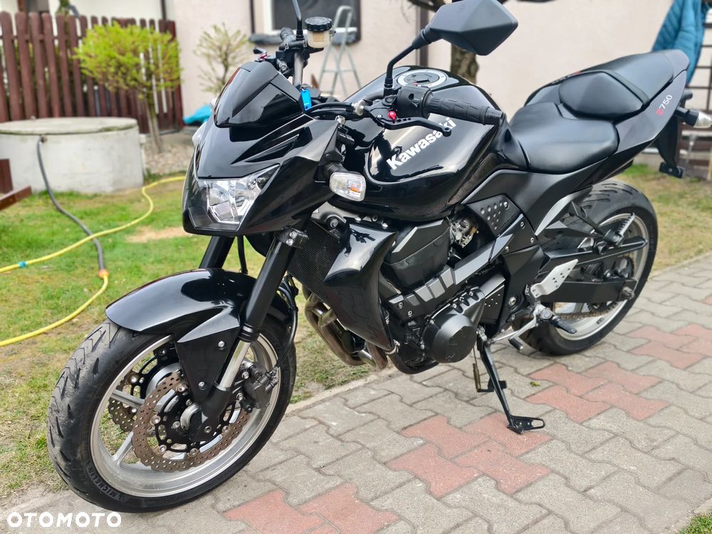 Kawasaki ZR - 12
