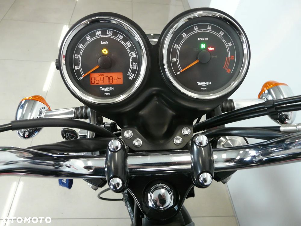 Triumph Bonneville - 13
